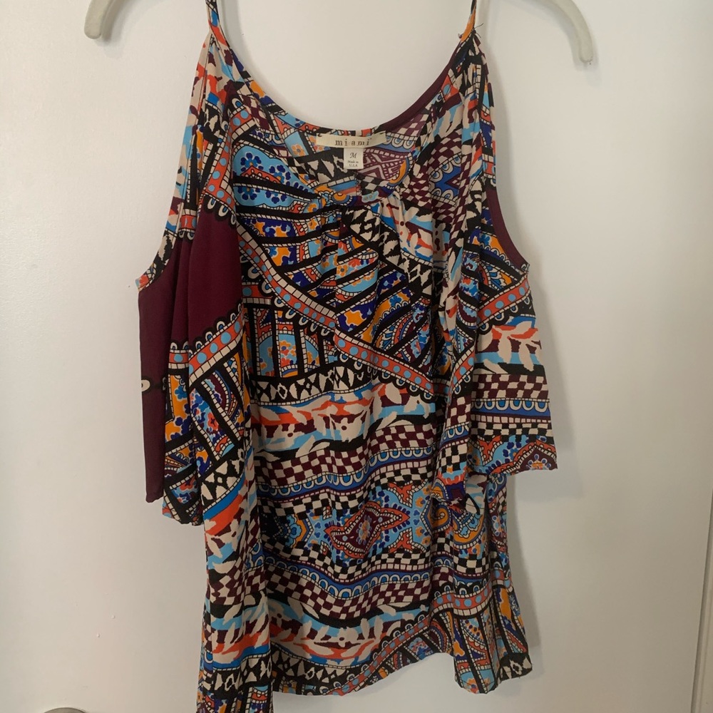 Cold shoulder patterned top